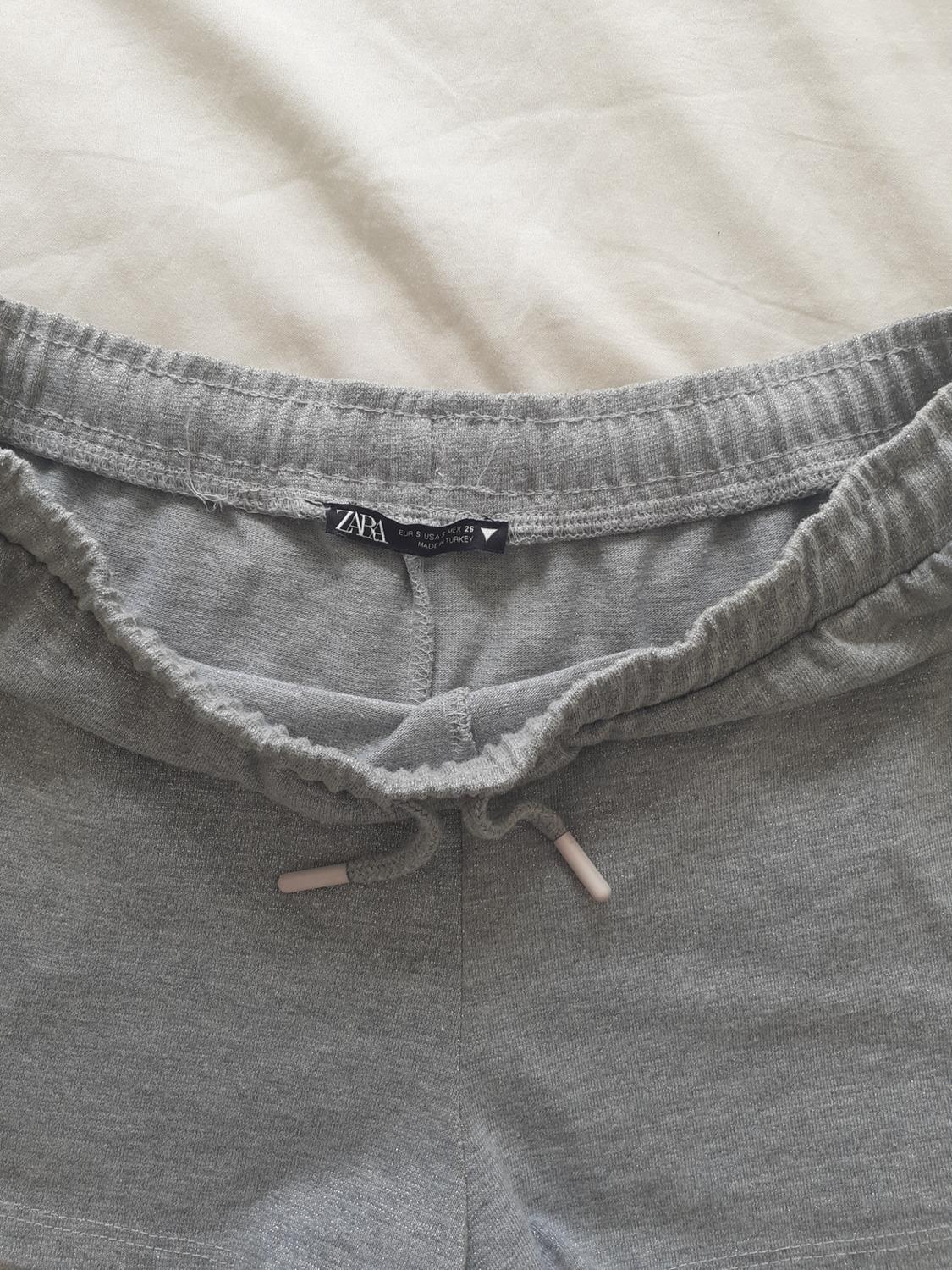 SHORT GRIS AVEC SLOGAN MÉTALLISÉE - Image 3