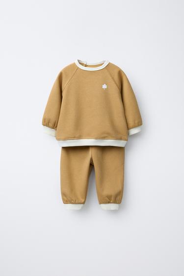 CONJUNTO SUDADERA Y PANTALÓN CONTRASTE - Ocre de Zara