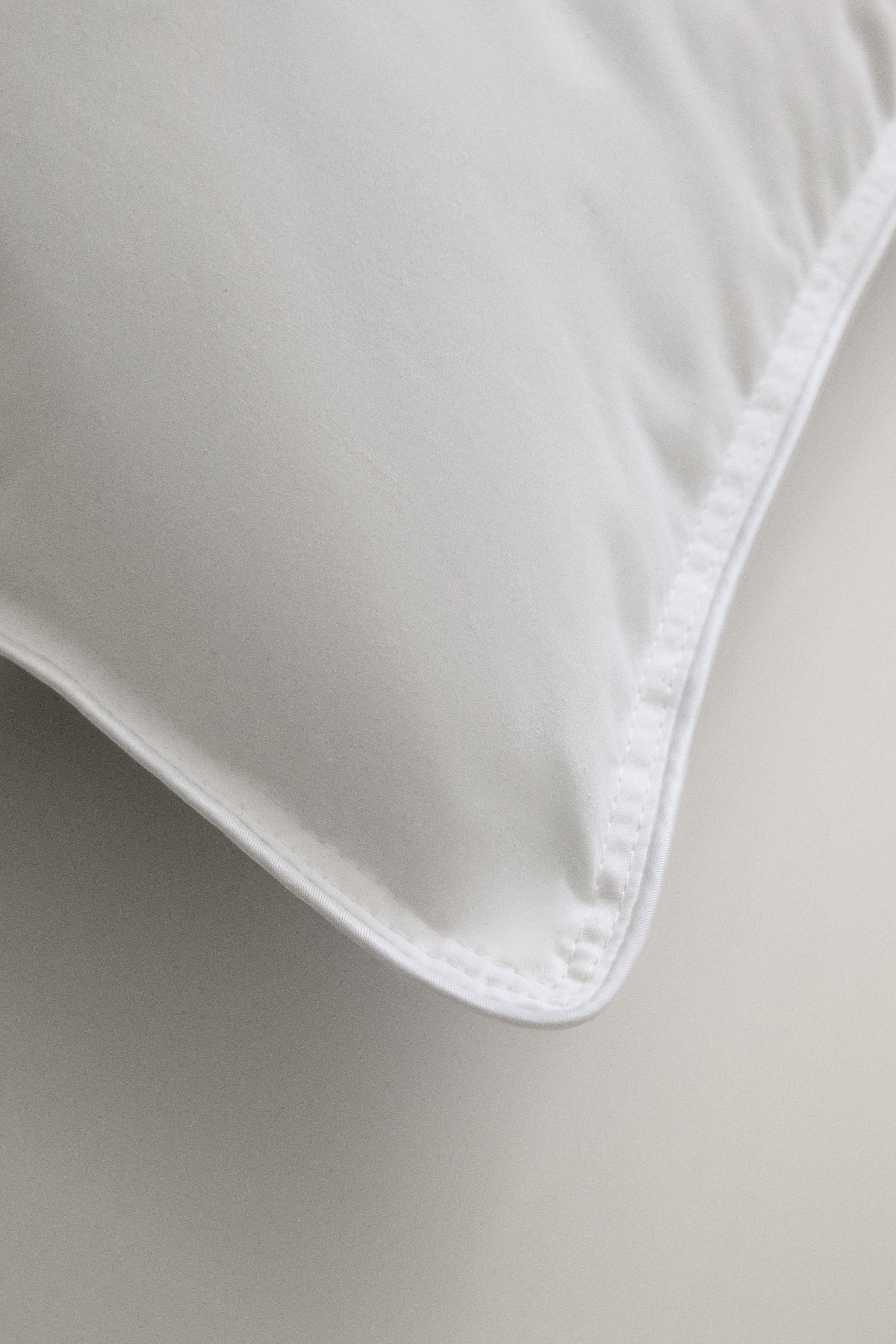 FEATHER FEEL PILLOW FILLING — White