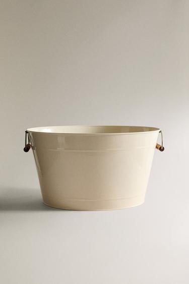 LACQUERED METAL TUB - Cream by Zara