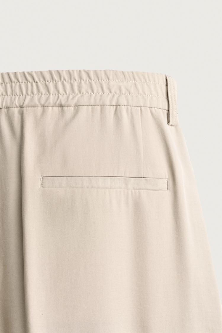 Pantalones con pliegues corte relajado 5