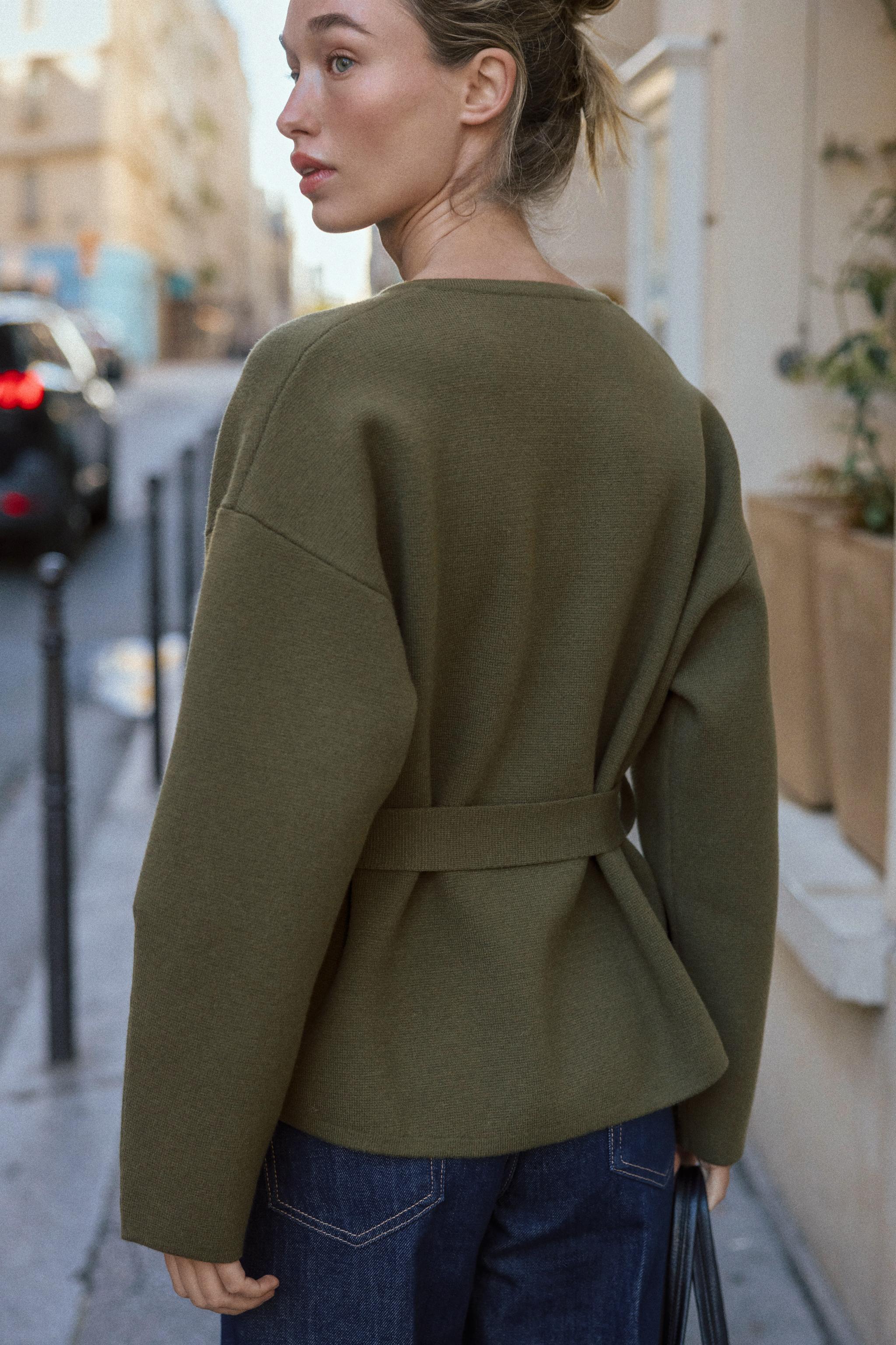 BELTED SHORT KNIT COAT