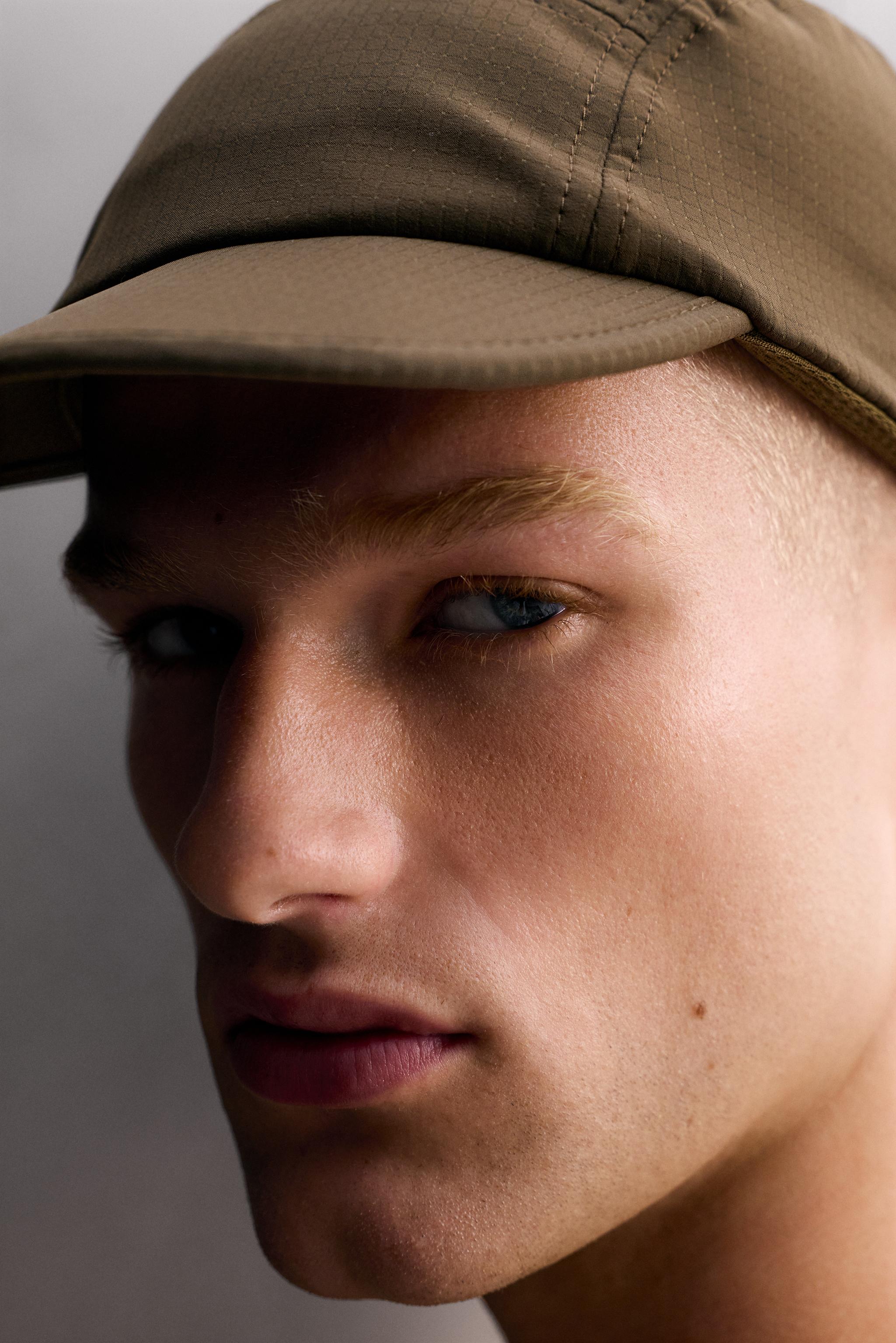LIGHTWEIGHT TECHNICAL ABSTRACT PRINT CAP