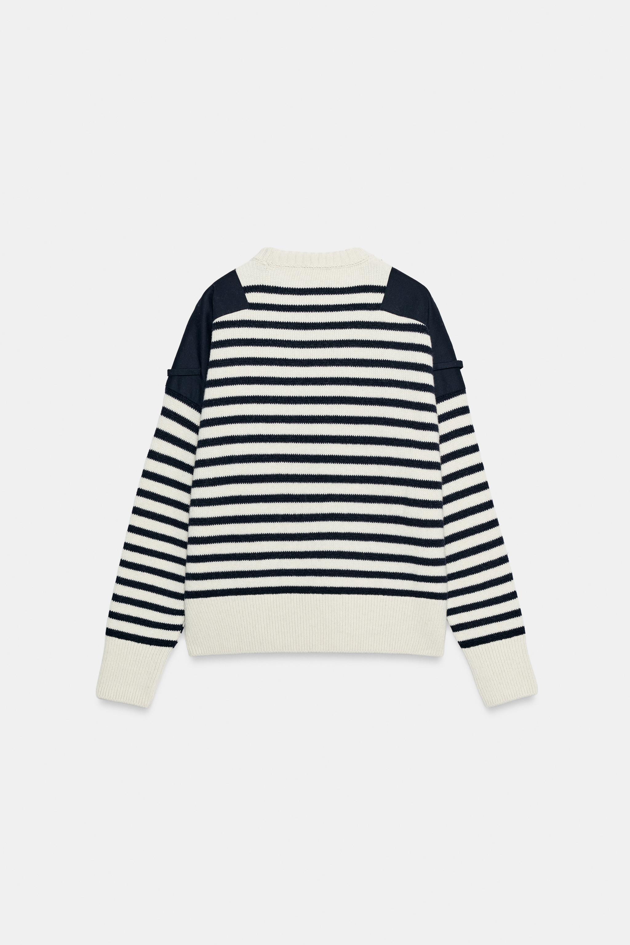 PULL AVEC LAINE ÉPAULES COMBINÉES