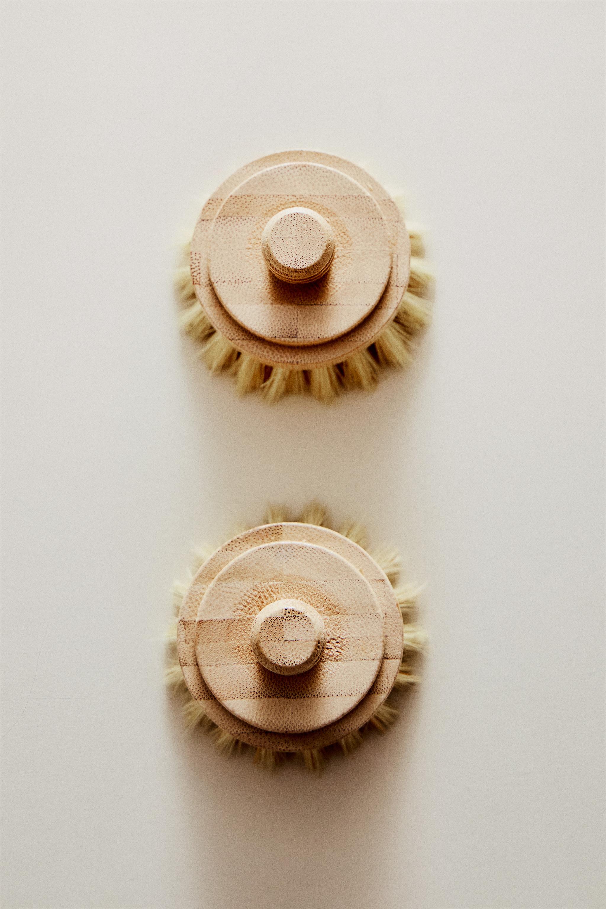 SPARE BRISTLES (SET OF 2) — Light beige