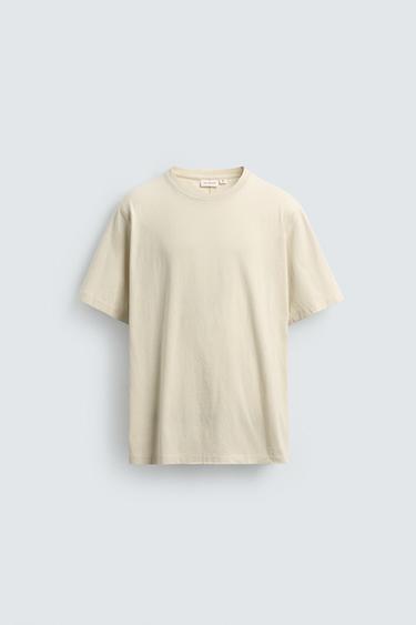 تيشرت REGULAR FIT LIGHTWEIGHT ORIGINS - رمل الخاص بـ Zara