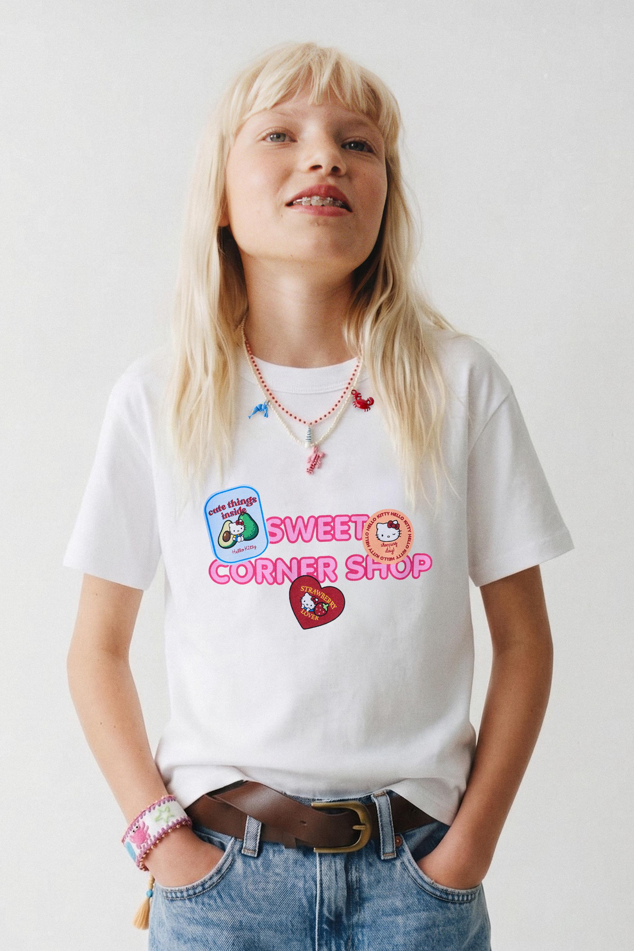 HELLO KITTY © SANRIO STICKERS T-SHIRT