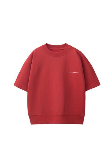 سويت شيرت بأكمام قصيرة وطبعة نصية - أحمر الخاص بـ Zara