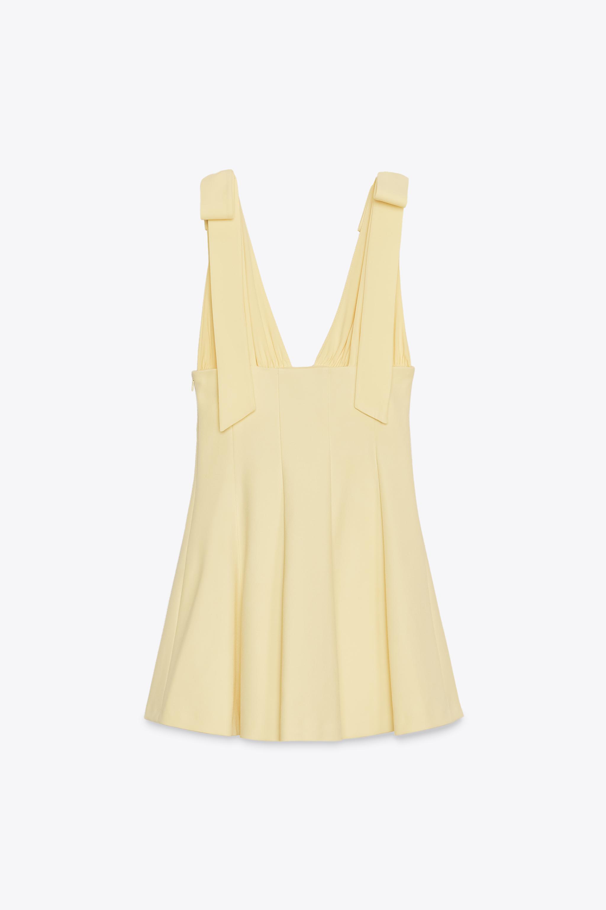 ROBE COURTE EN MATIÈRES VARIÉES À LACETS