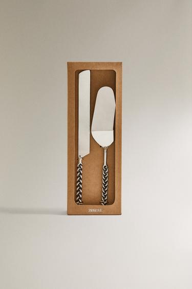 ENSEMBLE PANTOUFLES À BOUT OUVERT ET COUTEAU À TARTE MANCHE TRESSÉ MÉTAL - Acier de Zara - Image 4