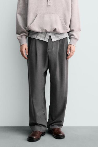 بنطلون WIDE FIT بثنيات - رمادي الخاص بـ Zara