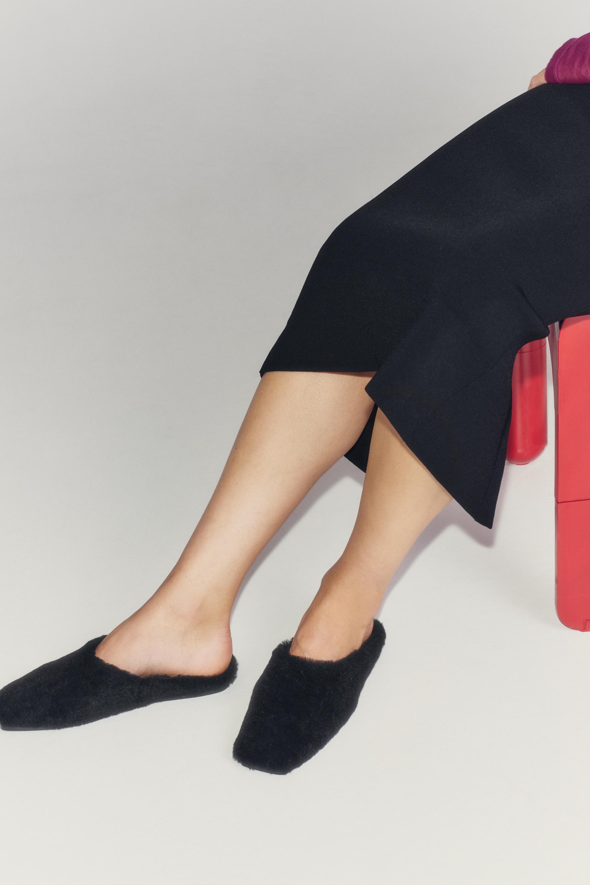Zara LIMITED EDITION DERİ DÜZ AYAKKABI görsel 2