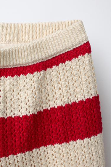 PANTALON EN MAILLE À RAYURES - Écru / Rouge de Zara - Image 2