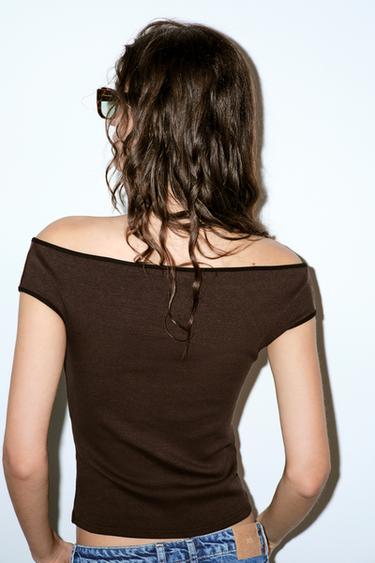 TOP CINTRE À LISERÉS EN CONTRASTE - Marron foncé de Zara - Image 4