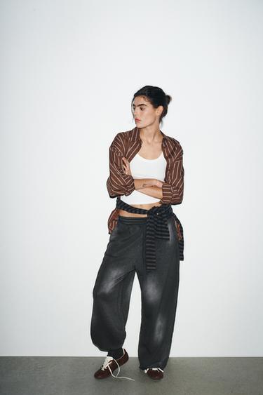 PANTALON MOLLETON EFFET DÉLAVÉ DÉCHIRÉ - Noir de Zara - Image 0
