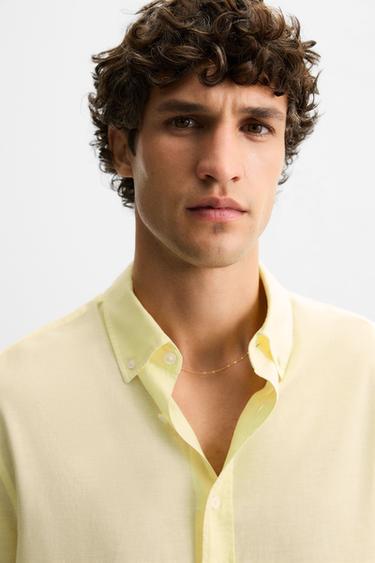 CAMISA REGULAR FIT - Amarillo claro de Zara