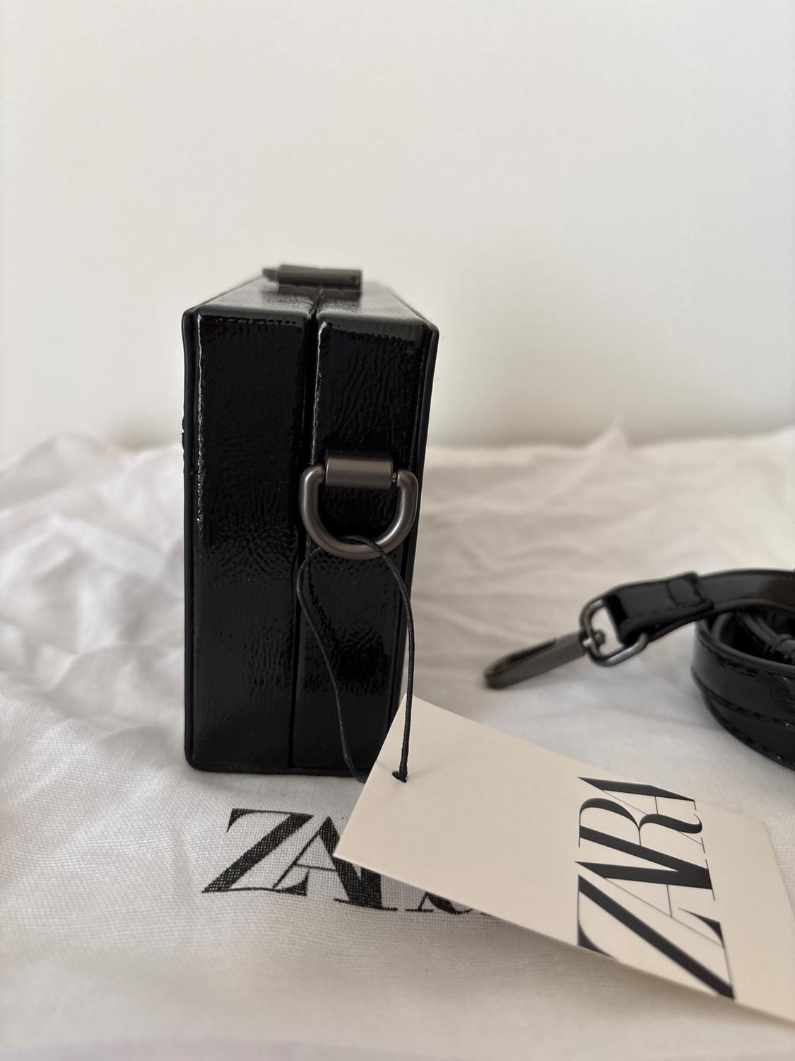 RIGID FAUX PATENT LEATHER MINI CROSSBODY BOX BAG - Image 8