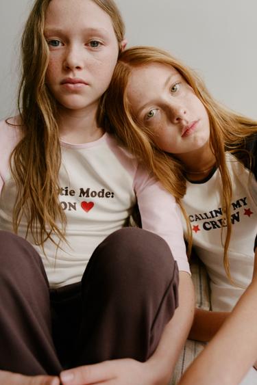 МАЙКА С РУКАВАМИ РЕГЛАН И ТЕКСТОМ ИЗ МОДАЛА — Розовый / Белый от Zara