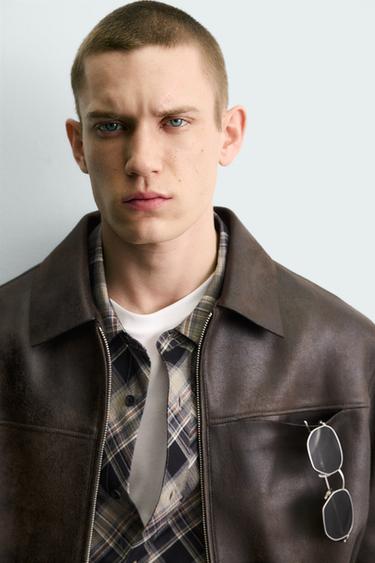 BLOUSON EN MATIÈRE SYNTHÉTIQUE DÉLAVÉ - Vert huile de Zara - Image 4