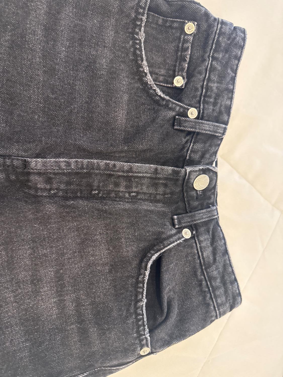 FRAYED MID-RISE DENIM SHORTS - Image 2