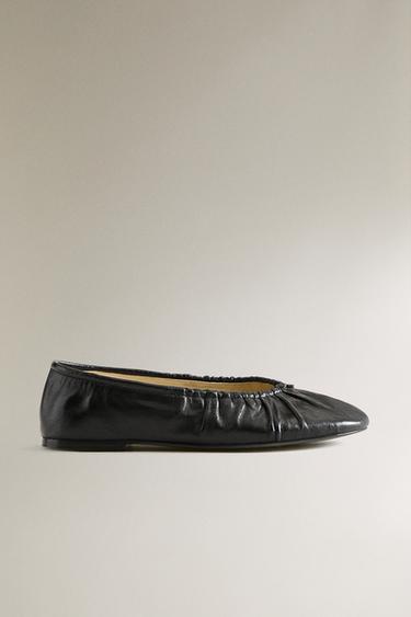 Zara GATHERED LEATHER BALLET FLATS - Black - Image 0
