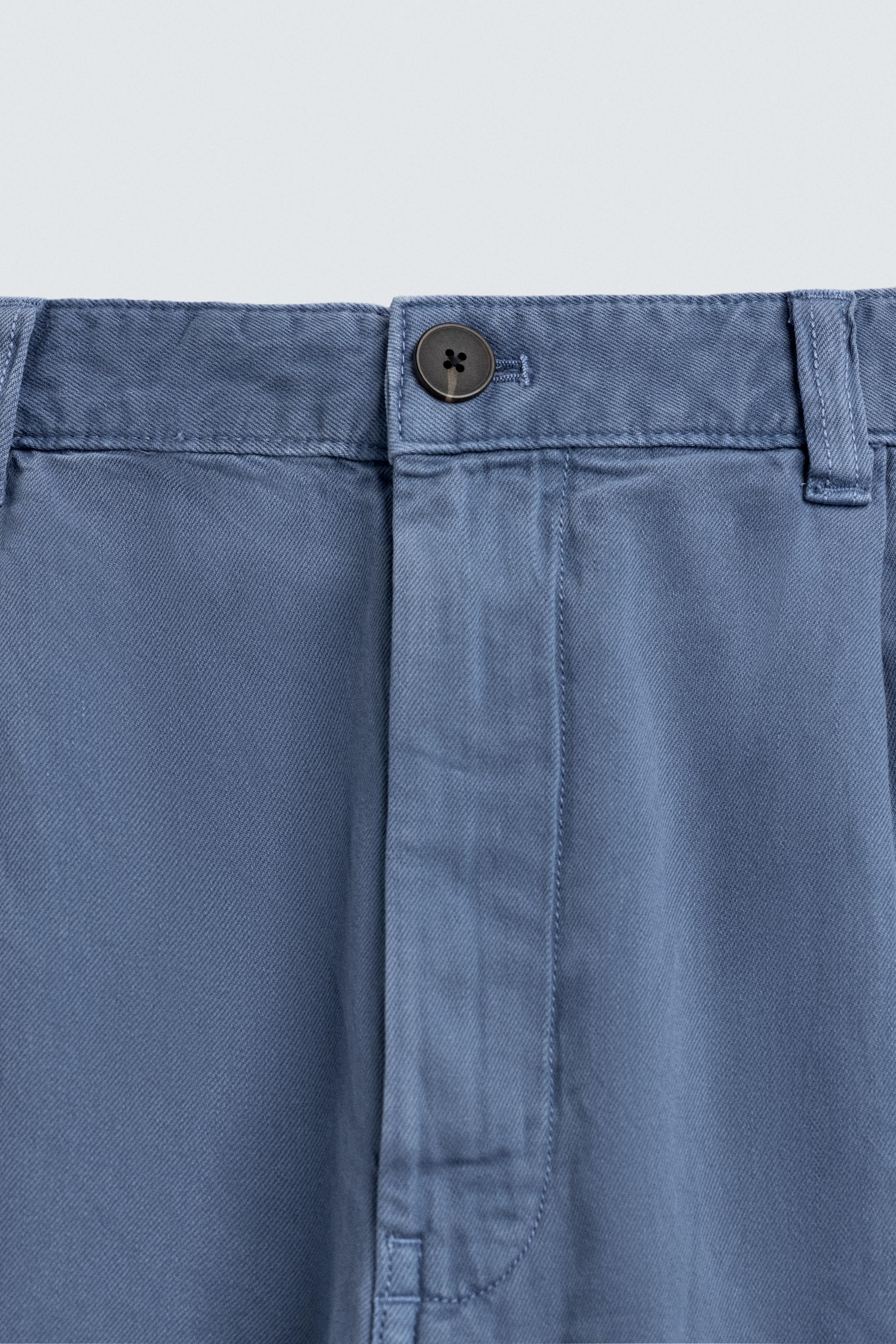 SHORT DÉLAVÉ À PLIS
