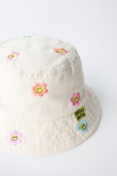 SMILEYWORLD ® EMBROIDERED FLOWER BUCKET HAT - White by Zara - Image 2