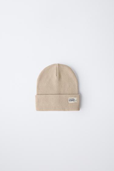BONNET EN MAILLE CÔTELÉE AVEC ÉTIQUETTE - Iceberg de Zara