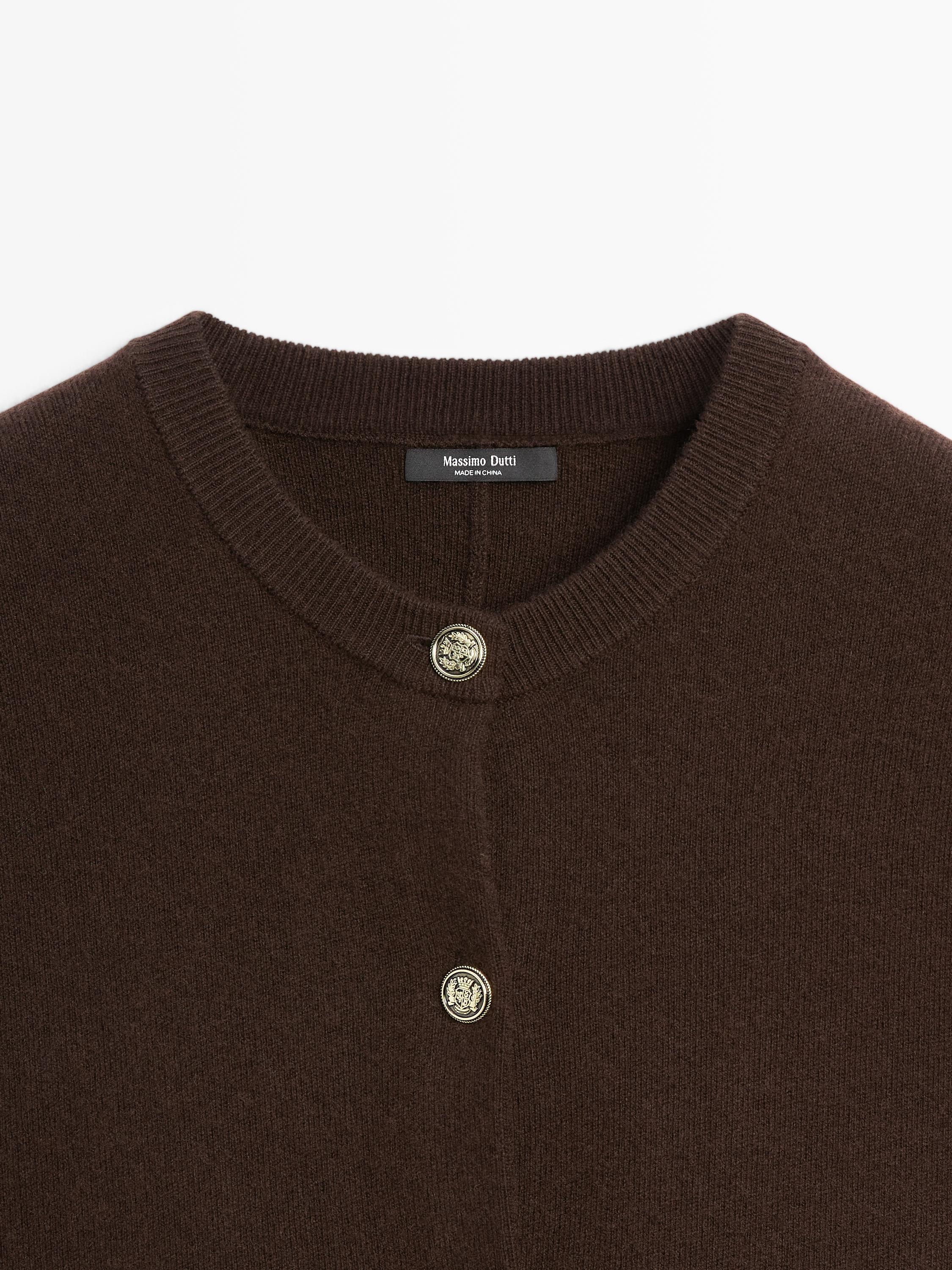 Knit vest with golden buttons