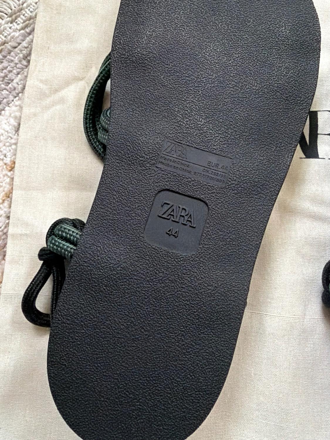 CONTRAST STRAP SANDALS - Image 4
