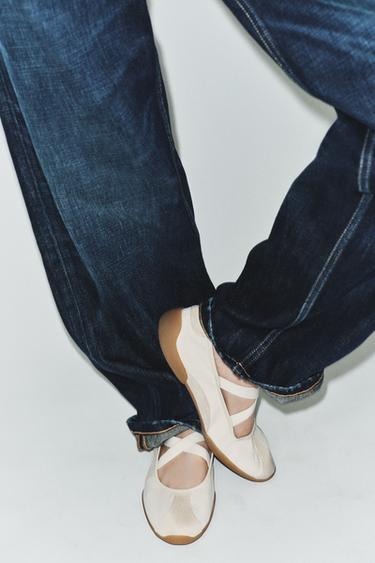 باليرينا رياضية بأشرطة مرنة - أبيض صدفي by Zara - Image 0