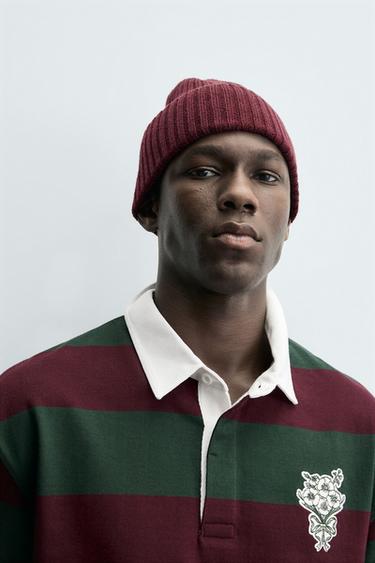 GESTREIFTES POLOSHIRT MIT PATCH - Grüner Streifen von Zara