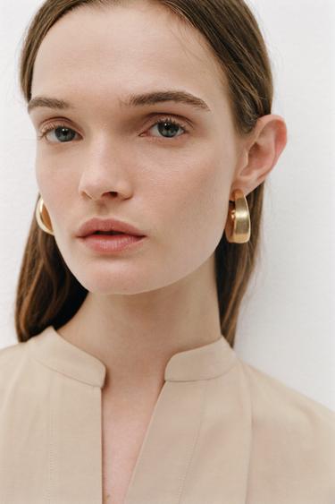 ОБЪЕМНЫЕ СЕРЬГИ-КОЛЬЦА — ЗОЛОТИСТЫЙ от Zara — изображение 0