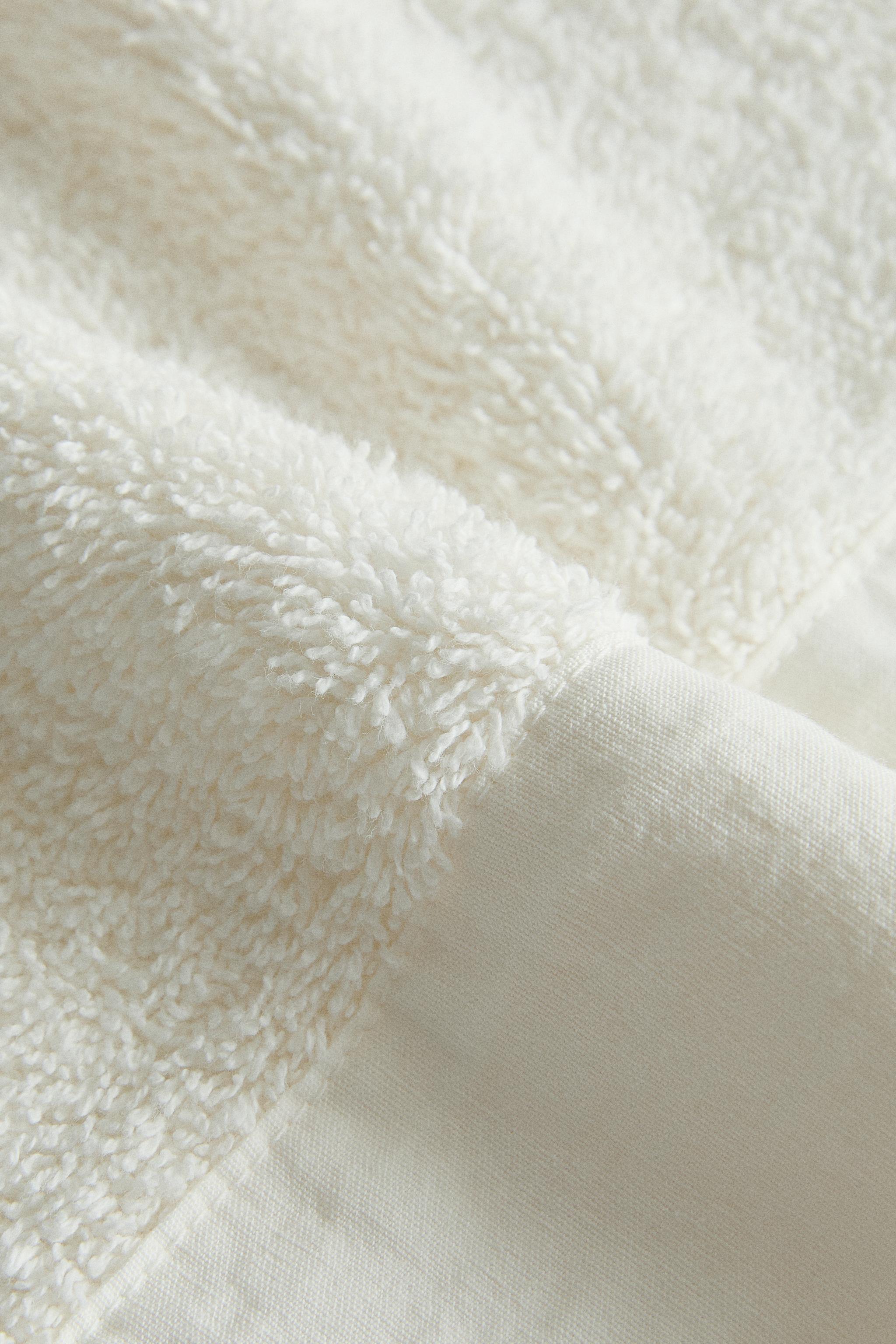 BATH TOWEL WITH LINEN TRIM