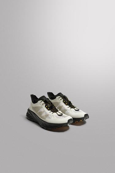 ZAPATILLA DE CORRER TRAIL - Blanco de Zara