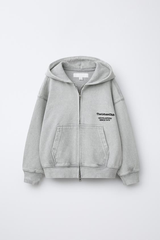 SUDADERA CREMALLERA TEXTO - Gris claro de Zara - Imagen 0