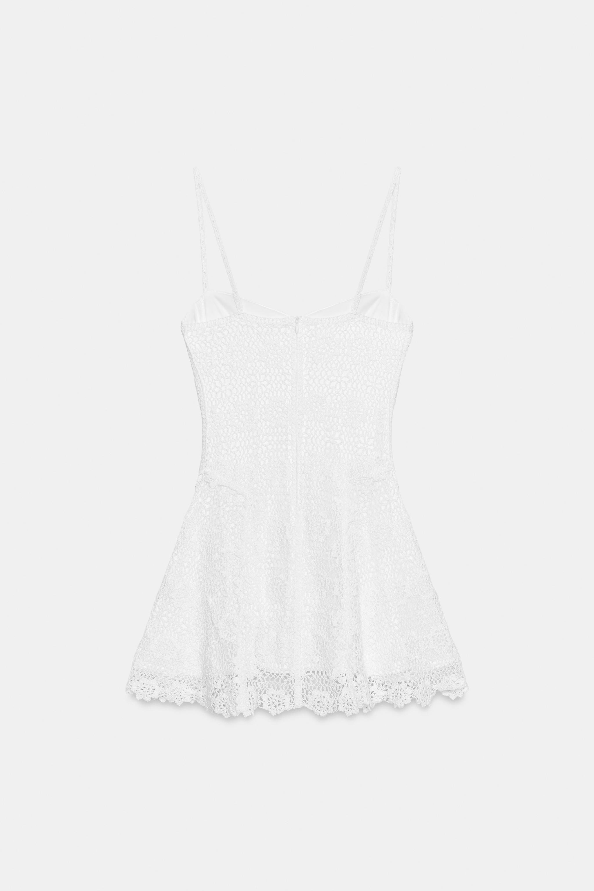 ROBE COURTE EN CROCHET