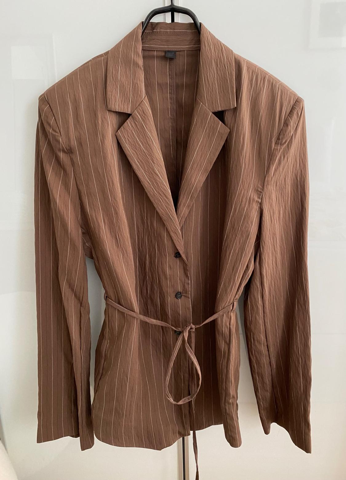 STRIPED SHOULDER PAD BLAZER WITH THIN BELT - Image 2