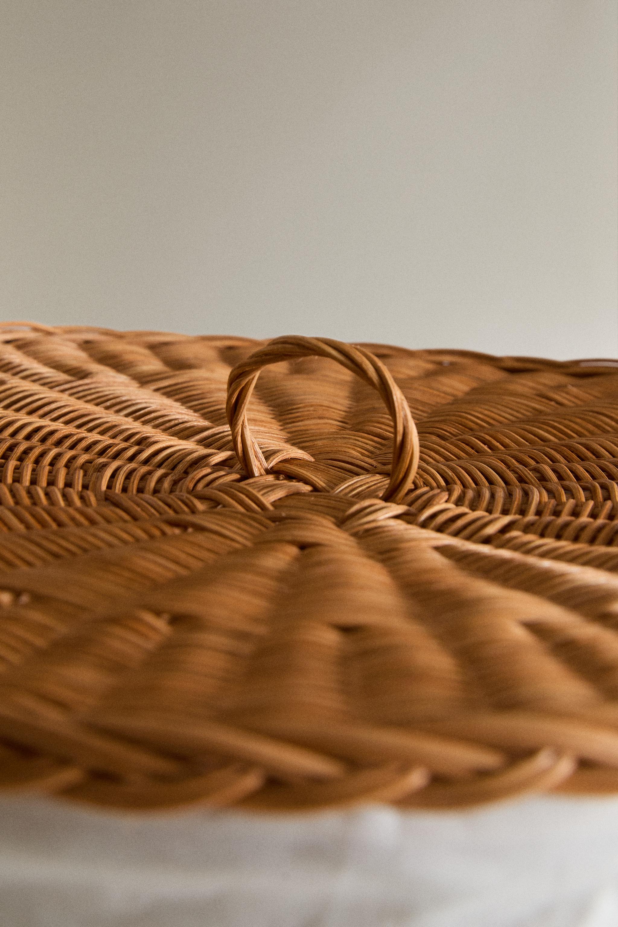 RATTAN AND COTTON LAUNDRY BASKET — Brown