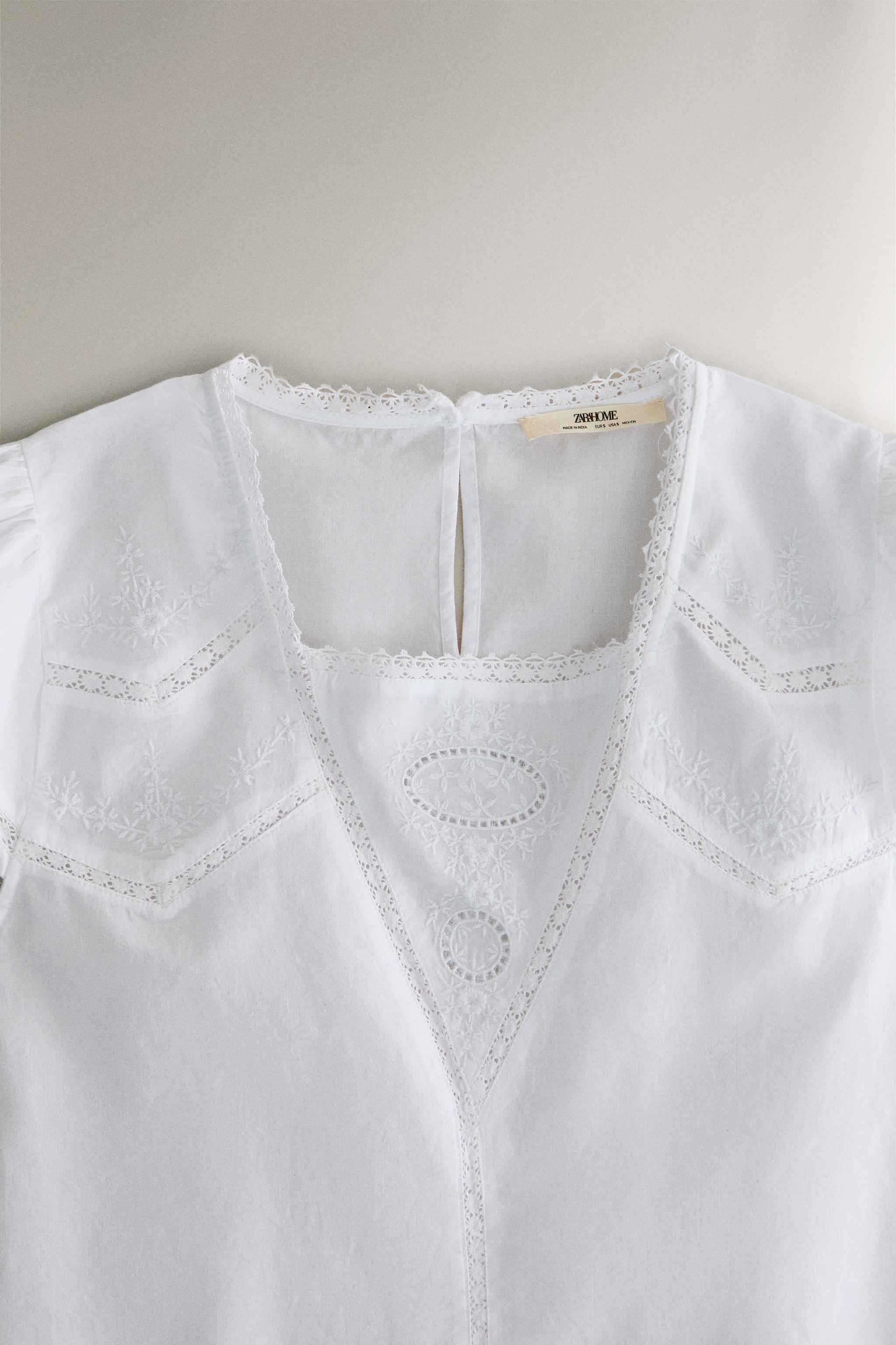 T-SHIRT DENTELLE ET BRODERIE