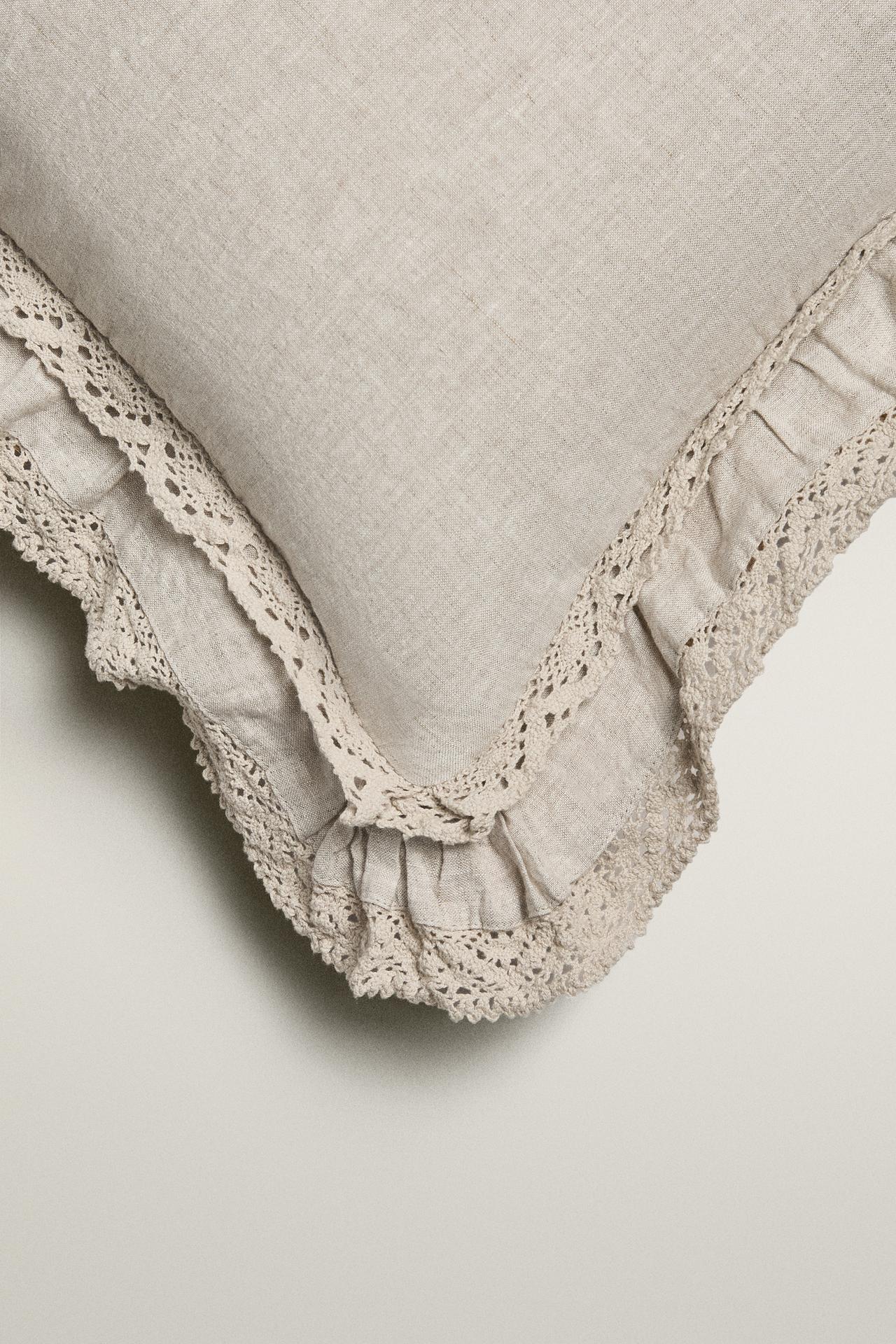 LINEN THROW PILLOW COVER FOR QUILTS WITH LACE TRIM — Light beige
