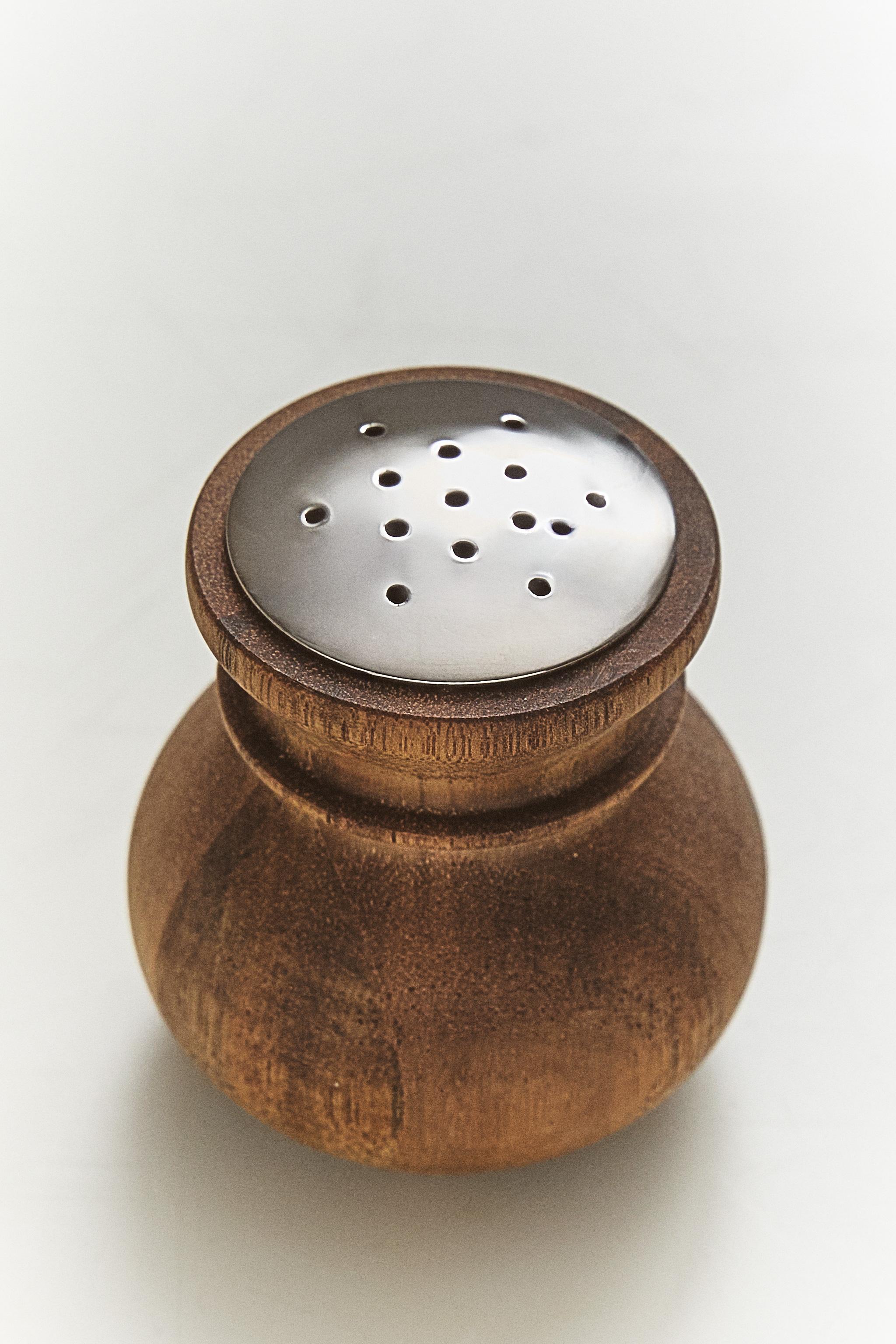 ACACIA WOOD SALT SHAKER — Light beige