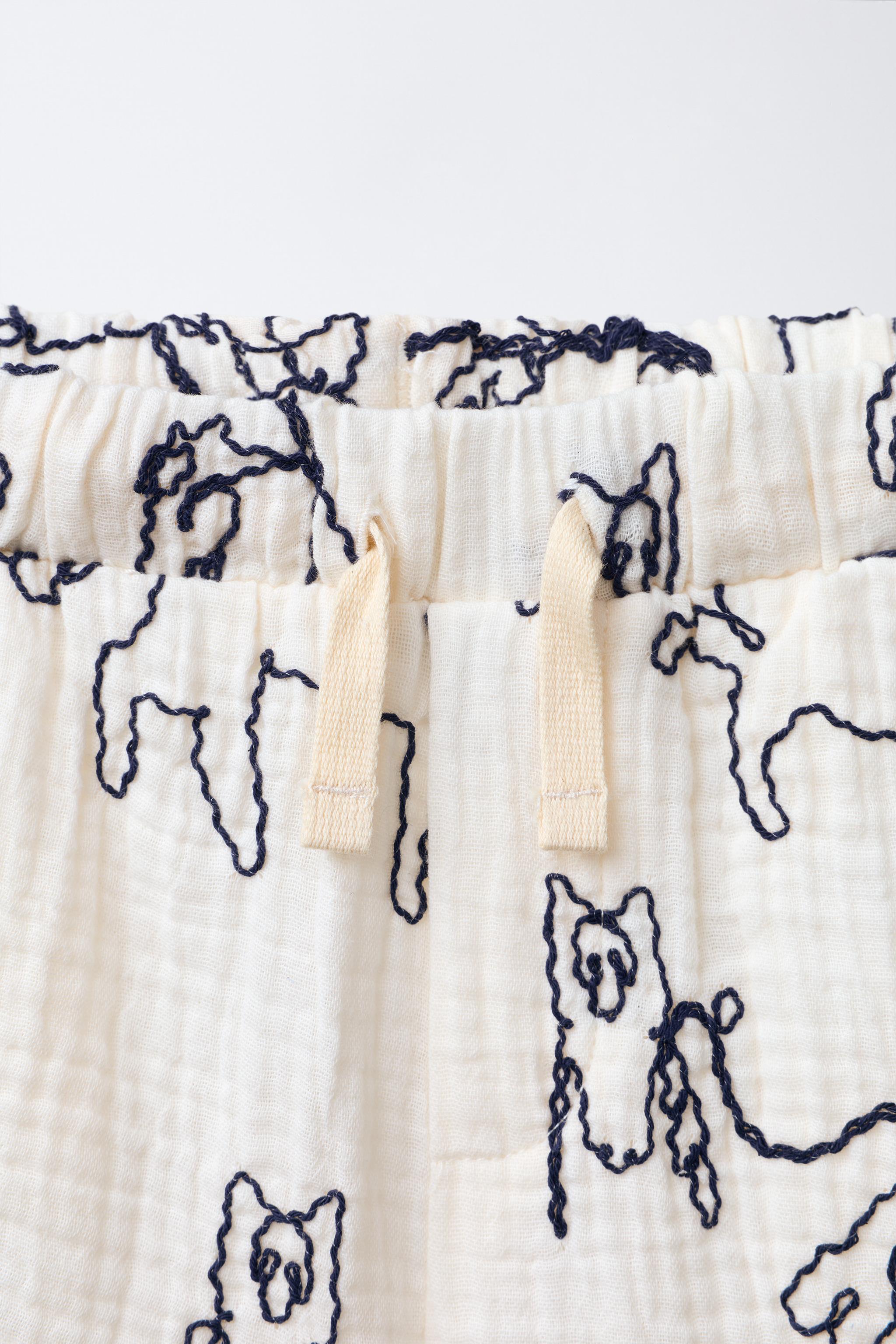 EMBOSSED HORSE PRINT TEXTURED SHORTS