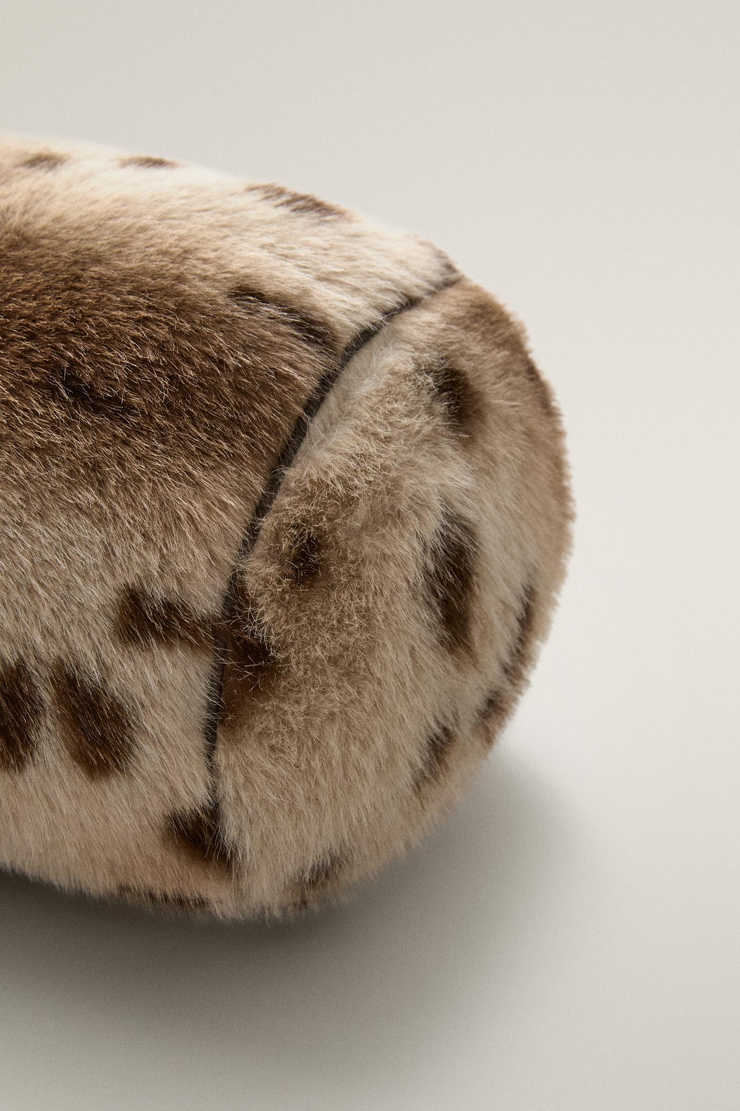 Подушка Zara Animal Print Fur Bolster Pillow, цвет: Cheetah — фото 2