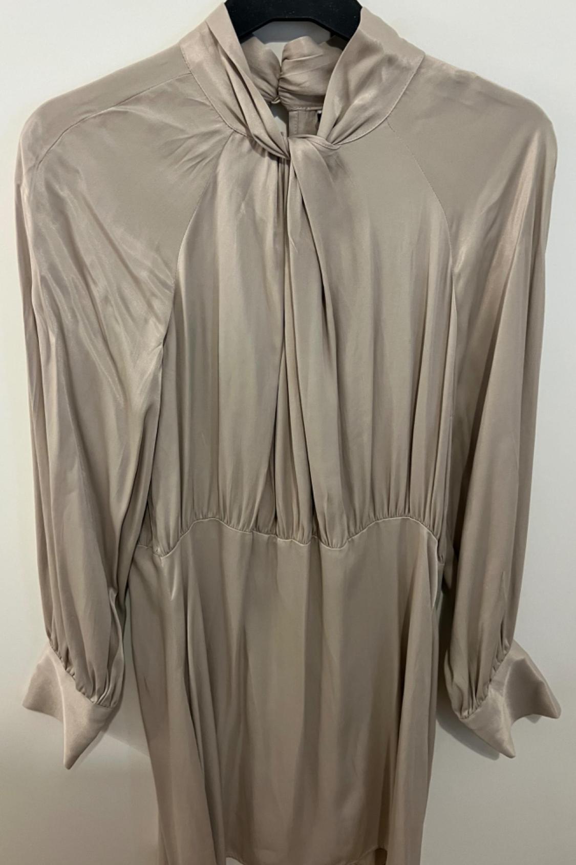 SATIN-EFFECT DRESS WITH KNOT DETAIL - Image 3