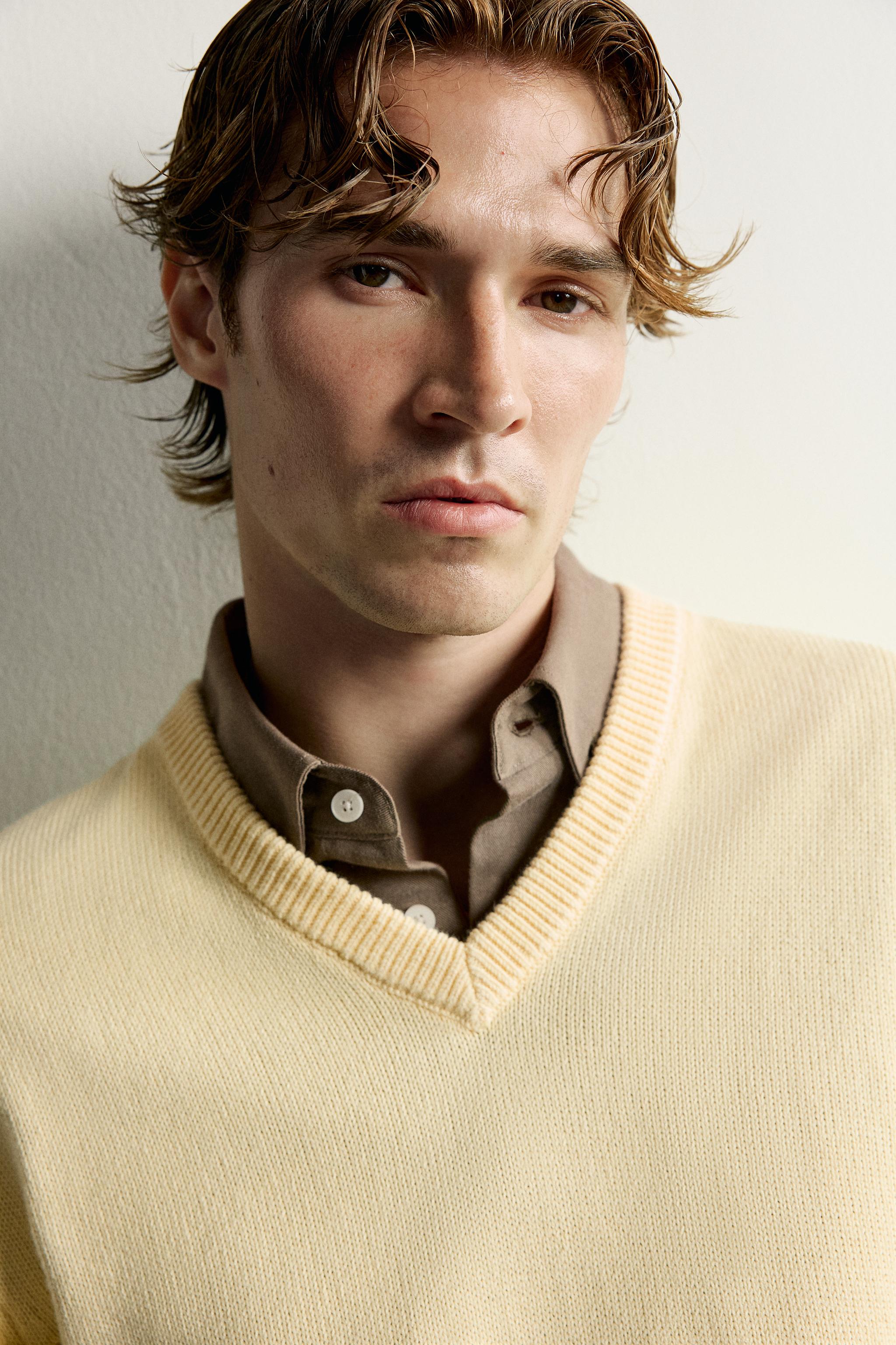 RELAXED FIT V-NECK JUMPER