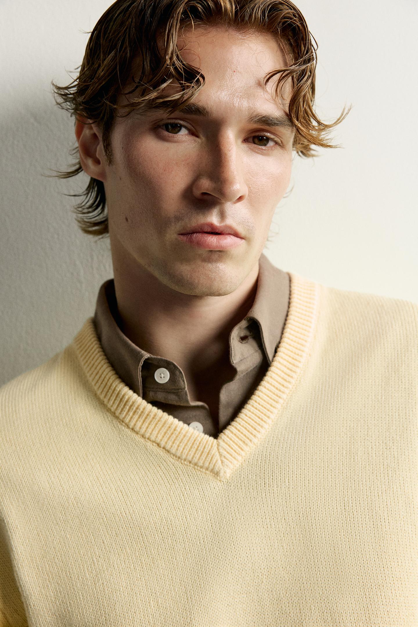 Мужской свитер Zara Relaxed Fit V-NECK Jumper, цвет: Жёлтый — фото 5