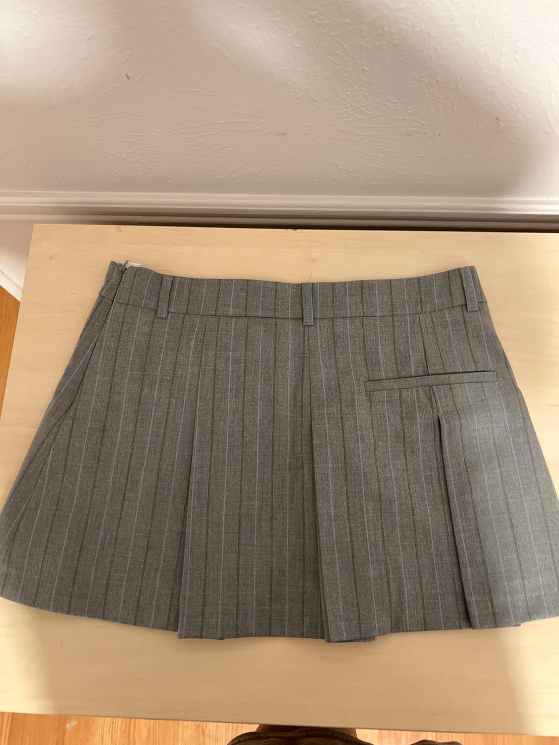 BLUE AND GREY PINSTRIPE PLEATED MINI SKIRT - Image 2