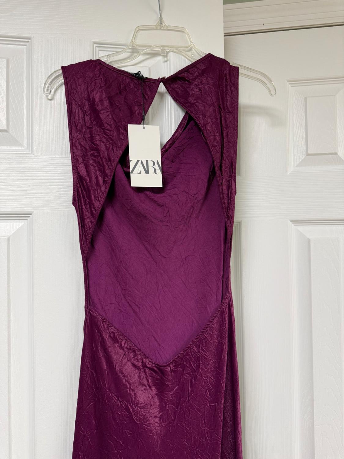 VESTIDO SATINADO ESCOTE ESPALDA - Image 6