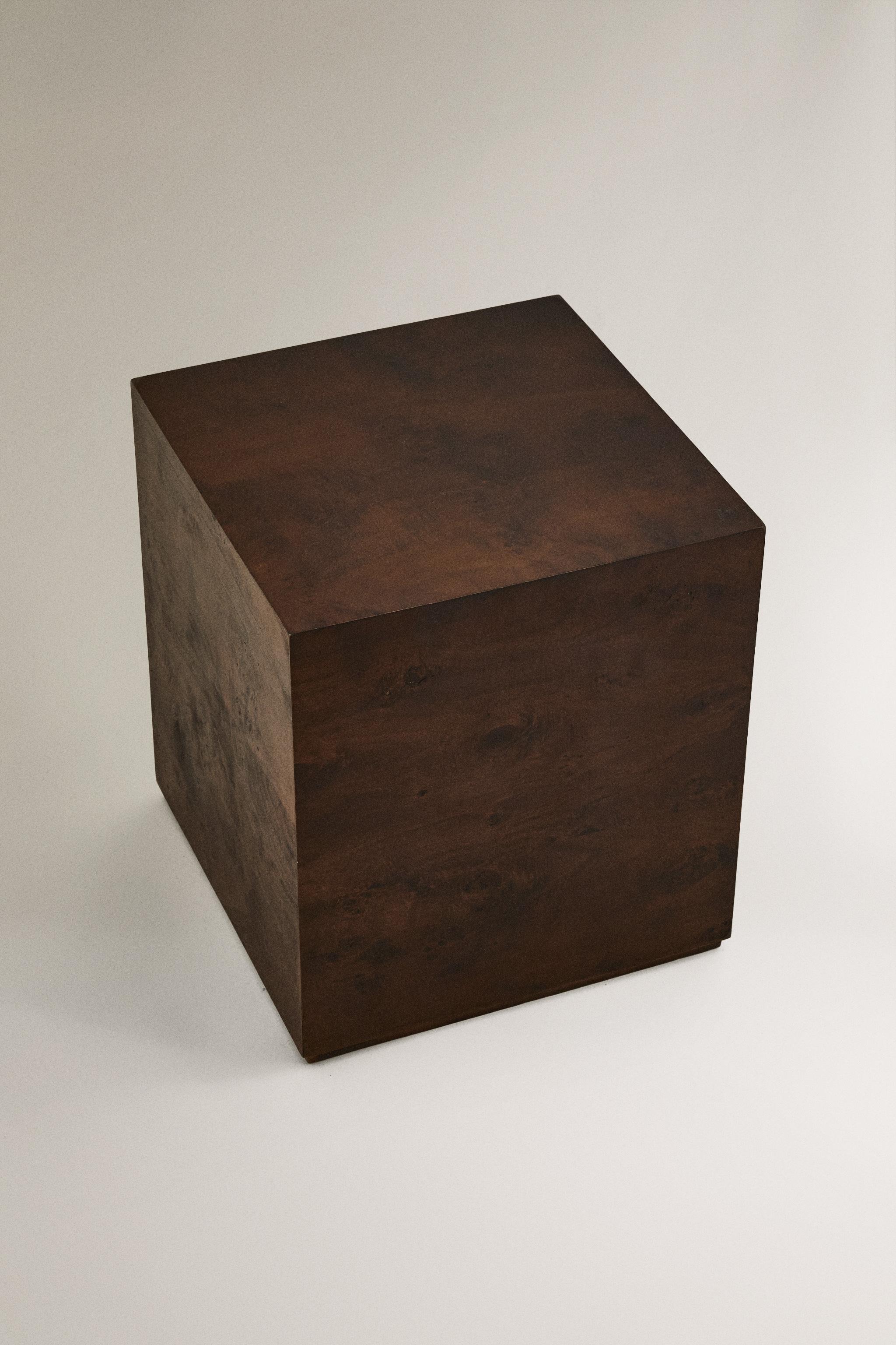 ROOT WOOD CUBE TABLE